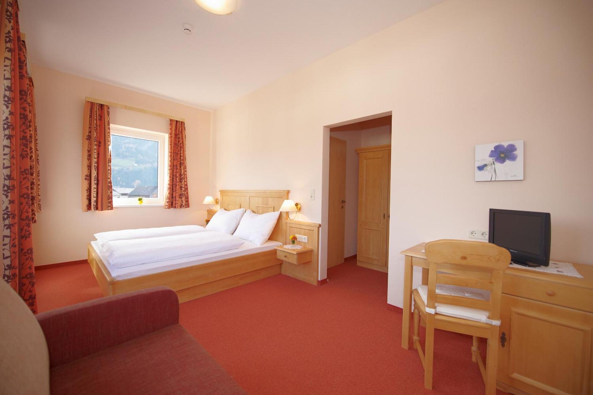 שלאדמינג Hotel Pariente מראה חיצוני תמונה