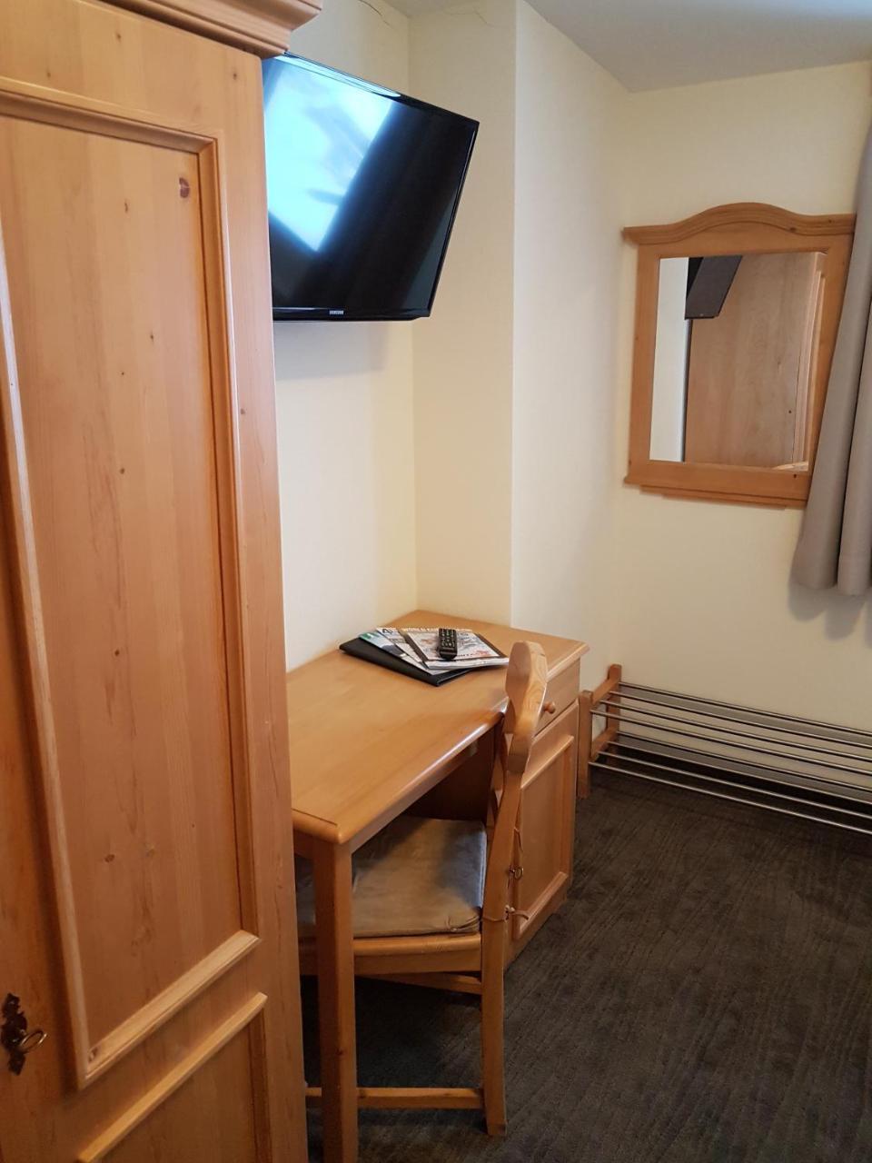 שלאדמינג Hotel Pariente מראה חיצוני תמונה