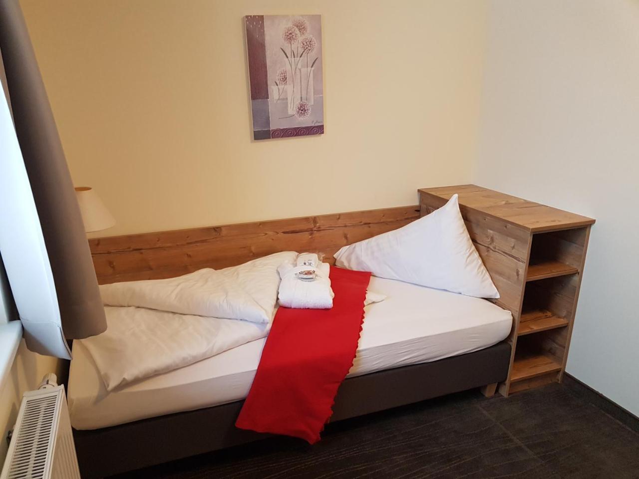 שלאדמינג Hotel Pariente מראה חיצוני תמונה